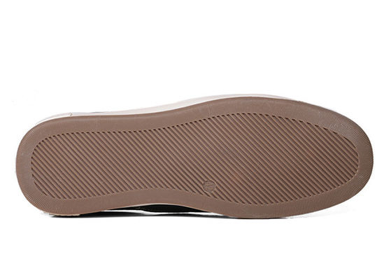 Des chaussures classiques, des chaussures de sport.