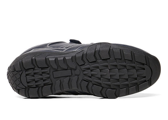 Des chaussures de sport durables pour hommes, des chaussures de marche en velcro pour hommes, des chaussures de dentelle.
