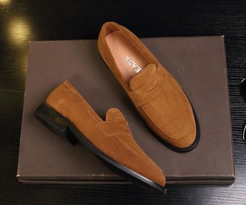 Des chaussettes en cuir classiques pour hommes / chaussettes en cuir décontractées pour hommes