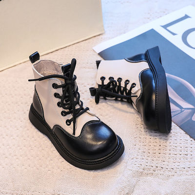 Des chaussures d'école en cuir pour garçons durables, à orteils ronds et lacets pour plus de confort