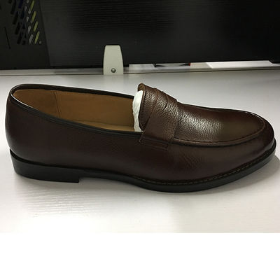 Des chaussures en cuir pour hommes, des chaussures de fête pour hommes.