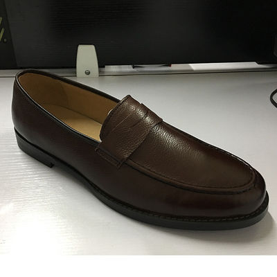 Des chaussures en cuir pour hommes, des chaussures de fête pour hommes.