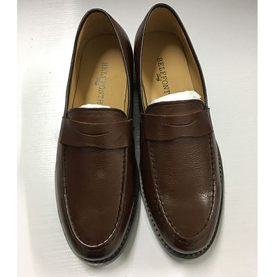 Des chaussures en cuir pour hommes, des chaussures de fête pour hommes.