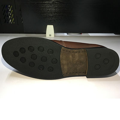 Des chaussures en cuir pour hommes, des chaussures de fête pour hommes.