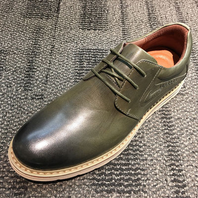 Couleur blanche Suède cuir Hommes chaussures plates décontractées Sneakers lacets type de fermeture
