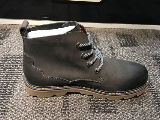 Des bottes en cuir pour hommes, des bottes martin pour les affaires.