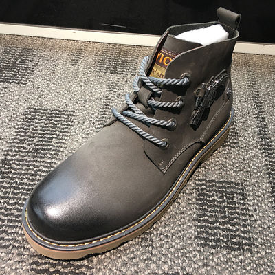 Des bottes en cuir pour hommes, des bottes martin pour les affaires.