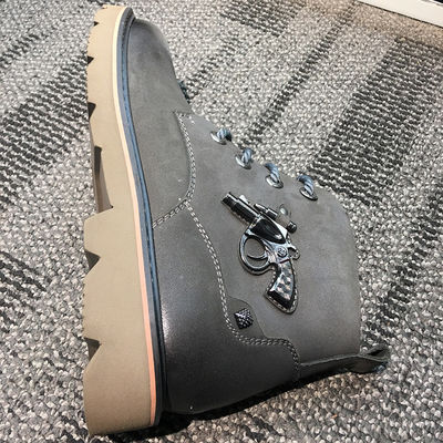 Des bottes en cuir pour hommes, des bottes martin pour les affaires.