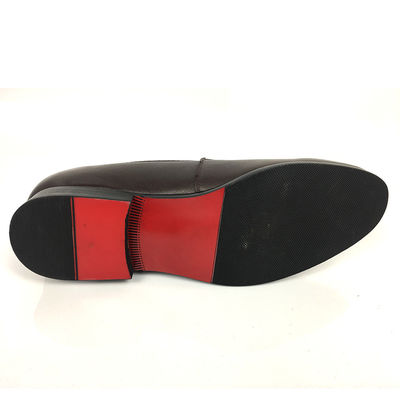 Des chaussures en cuir brun pour hommes