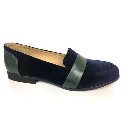 Des chaussures classiques, des baskets, des chaussures de marche.