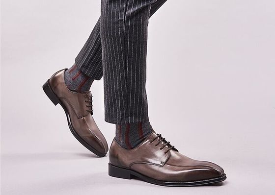 Chaussures en cuir à patents noirs, mâles faits à la main, pieds carrés, hommes rayés