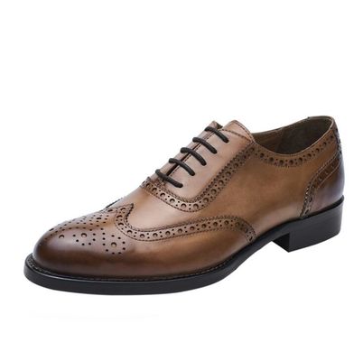 Des chaussures d' affaires, des chaussures décontractées, des chaussures pour hommes.