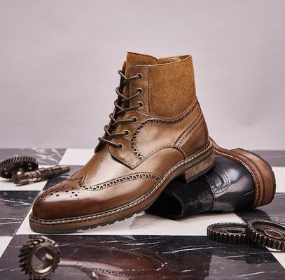 Des chaussures à talons pointus, en cuir marron, en cuir, avec des lacets, des chaussures pour la fête.