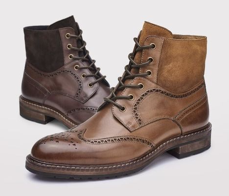 Des chaussures à talons pointus, en cuir marron, en cuir, avec des lacets, des chaussures pour la fête.
