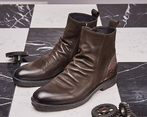 Des bottes en cuir, des bottes de Chelsea.