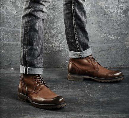 Des bottes en cuir, en cuir authentique, des bottes de cow-boy.