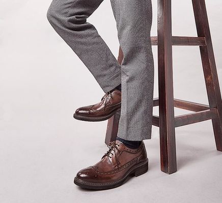 Des chaussures de mariée en cuir classique, des chaussures en cuir décontractées.