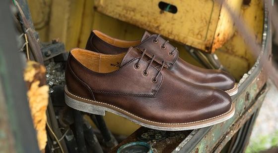 Des chaussures de sport confortables, des chaussures de ski pour l' hiver.