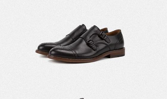 Des chaussures à lace pour hommes, pour marcher.