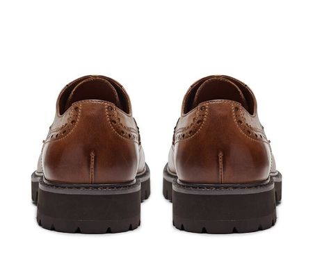 Des chaussures de sport légères et respirantes.