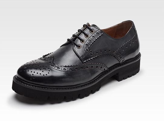 Des chaussures de sport légères et respirantes.