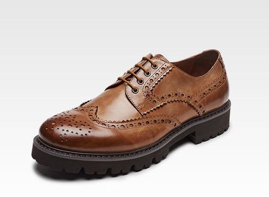 Des chaussures de sport légères et respirantes.