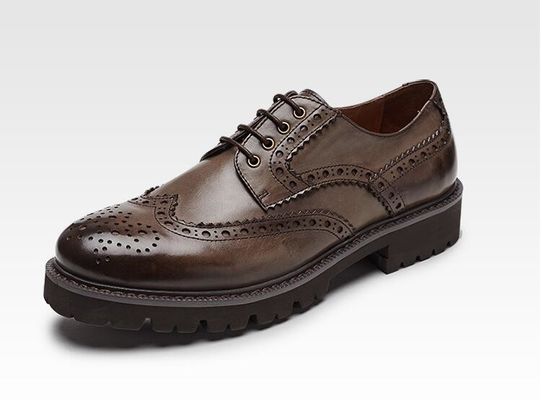 Des chaussures de sport légères et respirantes.