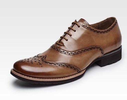 Des chaussons en cuir pour hommes, des chaussons de banquet, des chaussons pour hommes, des chaussons pour fumeurs.