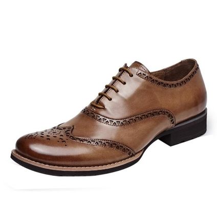 Des chaussons en cuir pour hommes, des chaussons de banquet, des chaussons pour hommes, des chaussons pour fumeurs.