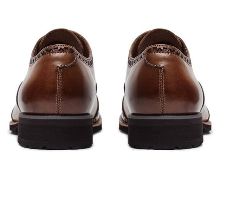 Des chaussons en cuir pour hommes, des chaussons de banquet, des chaussons pour hommes, des chaussons pour fumeurs.
