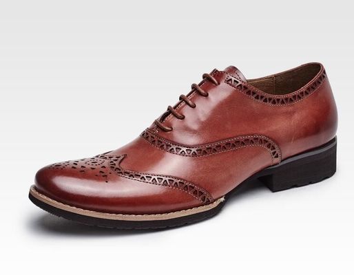 Des chaussons en cuir pour hommes, des chaussons de banquet, des chaussons pour hommes, des chaussons pour fumeurs.