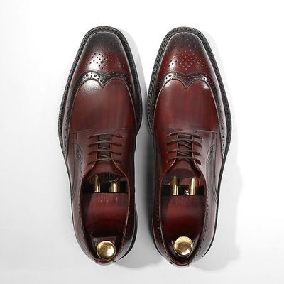 Des chaussures en cuir tissé pour hommes