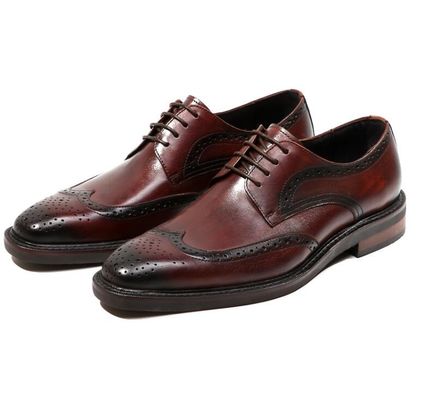 Des chaussures en cuir tissé pour hommes