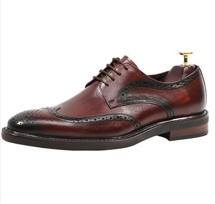 Des chaussures en cuir tissé pour hommes