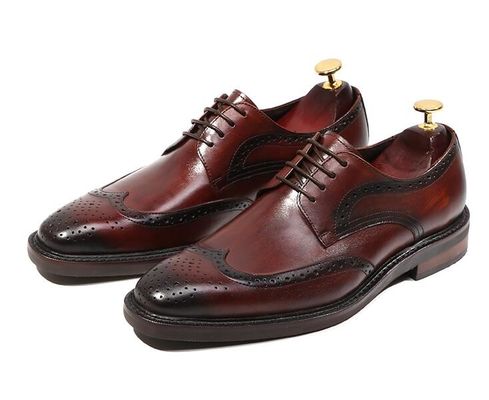 Des chaussures en cuir tissé pour hommes