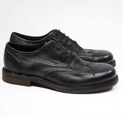 Des chaussures en cuir pour hommes, à orteils pointus, marron oxford, dentelle, chaussures de course.