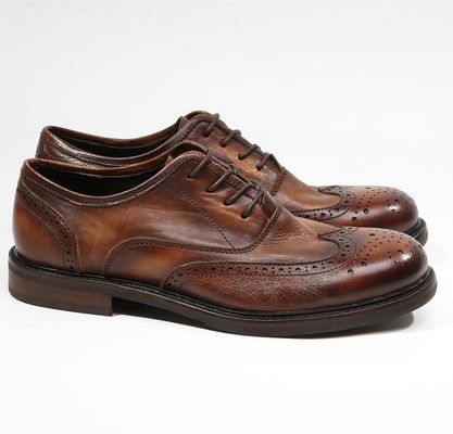 Des chaussures en cuir pour hommes, à orteils pointus, marron oxford, dentelle, chaussures de course.