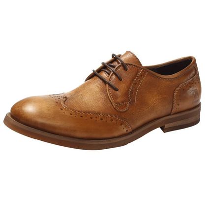 Des chaussures en cuir pour hommes, des chaussures à dentelle, des chaussures d' oxford pour hommes.