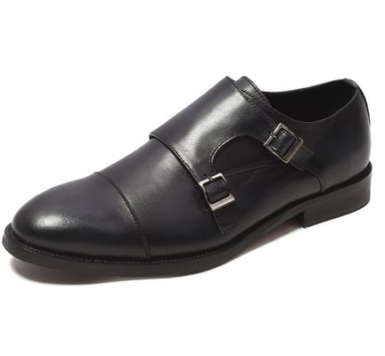 Des chaussures classiques pour hommes, des chaussures de mariage, des chaussures noires pour hommes.