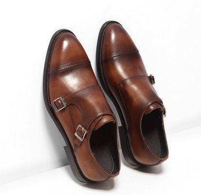 Des chaussures classiques pour hommes, des chaussures de mariage, des chaussures noires pour hommes.