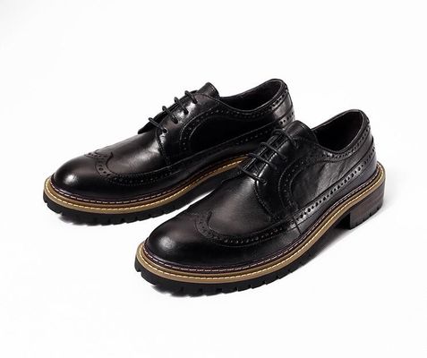 Chaussures décontractées de printemps / automne pour hommes chaussures à talons ronds pour hommes chaussures à talons noirs en cuir