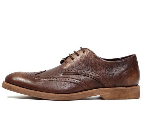 Des chaussures confortables en cuir, des semelles douces et respirantes pour adultes.