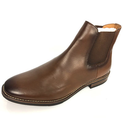 Des bottes de cow-boy pour hommes, des bottes d' hiver imperméables.