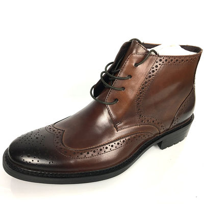Des bottes en cuir pour hommes, des bottes de neige.