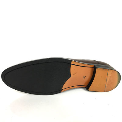 Des chaussures en cuir pour hommes / chaussures en dentelle