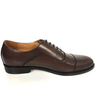 Des chaussures en cuir pour hommes / chaussures en dentelle