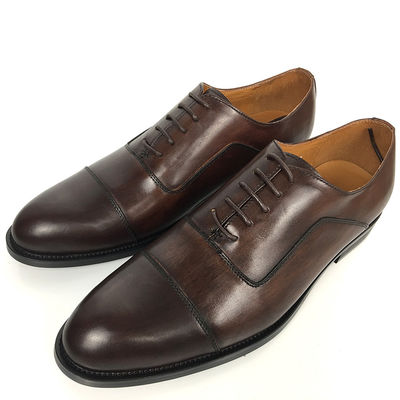 Des chaussures en cuir pour hommes / chaussures en dentelle