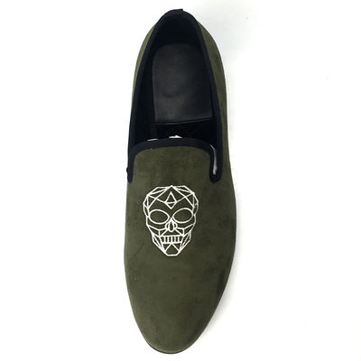 Des chaussons de sport pour hommes en velours