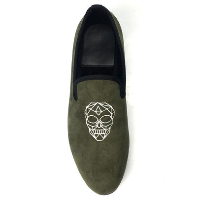 Des chaussons de sport pour hommes en velours