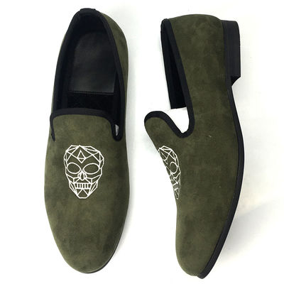 Des chaussons de sport pour hommes en velours